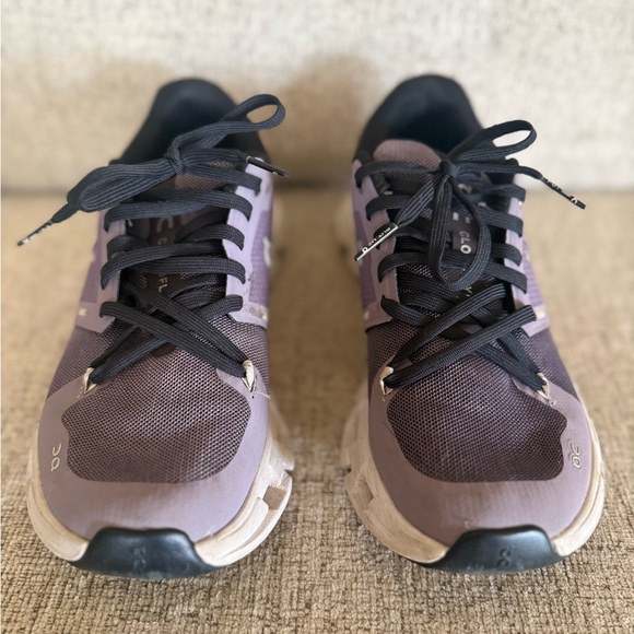 On Running Cloudflyer 4 in Purple and Cream - Picture 2 of 8
